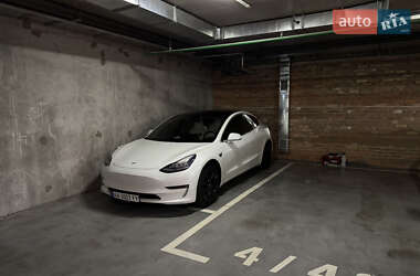 Седан Tesla Model 3 2020 в 