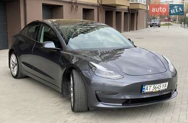 Седан Tesla Model 3 2023 в 