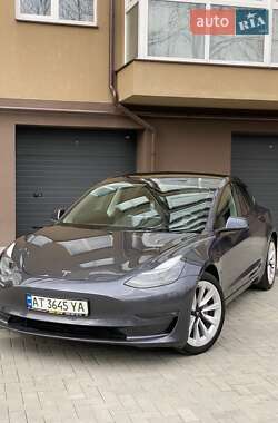 Седан Tesla Model 3 2023 в 