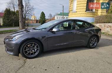 Седан Tesla Model 3 2021 в 
