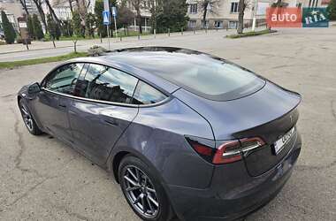 Седан Tesla Model 3 2021 в 