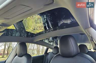 Седан Tesla Model 3 2021 в 