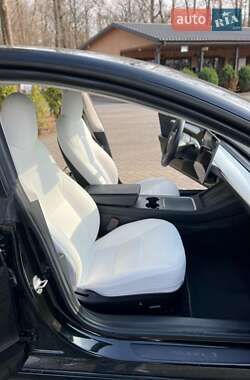 Седан Tesla Model 3 2021 в 