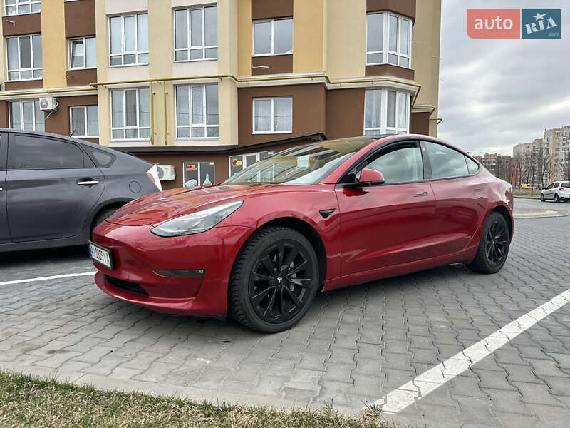 Седан Tesla Model 3 2022 в 