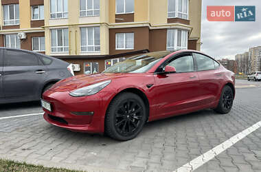Седан Tesla Model 3 2022 в 