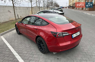 Седан Tesla Model 3 2022 в 