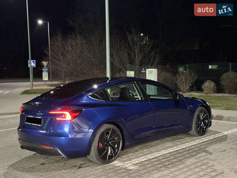 Седан Tesla Model 3 2024 в Львові