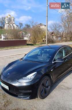 Седан Tesla Model 3 2018 в Острозі