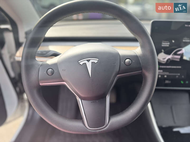 Седан Tesla Model 3 2020 в Хмельницком