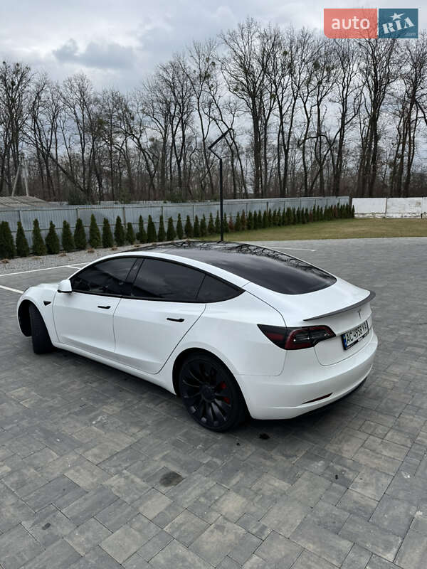 Седан Tesla Model 3 2023 в Луцьку