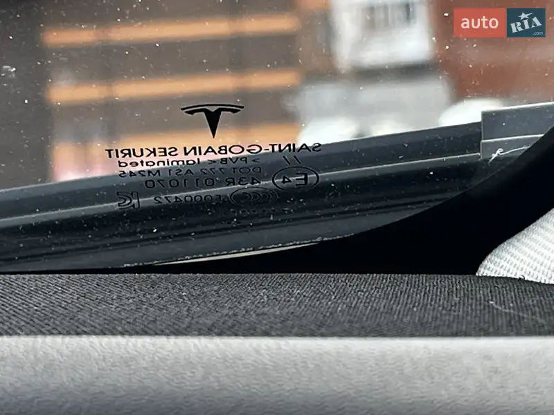Седан Tesla Model 3 2022 в 