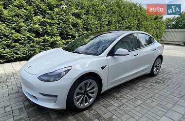 Седан Tesla Model 3 2022 в 