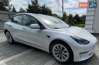 Седан Tesla Model 3 2022 в 