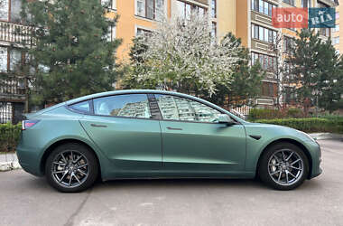 Седан Tesla Model 3 2023 в 