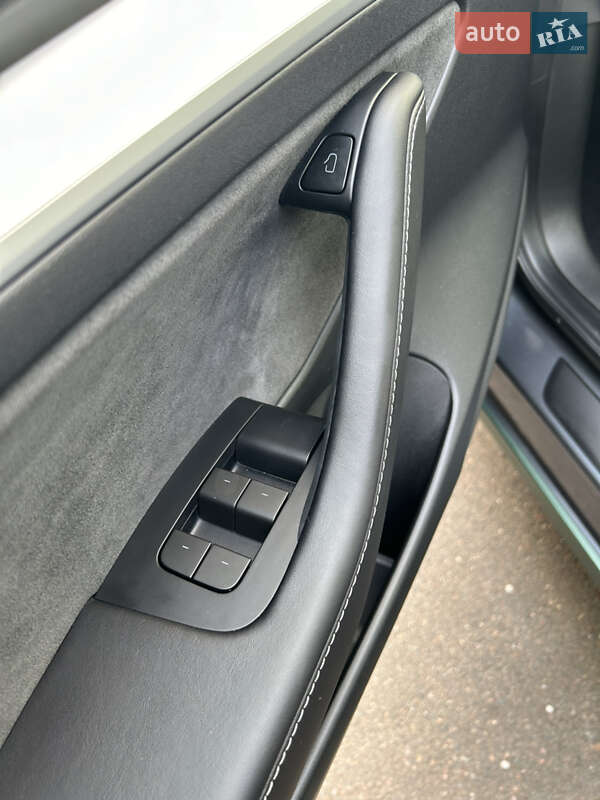 Седан Tesla Model 3 2023 в Одессе