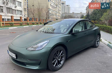Седан Tesla Model 3 2023 в 