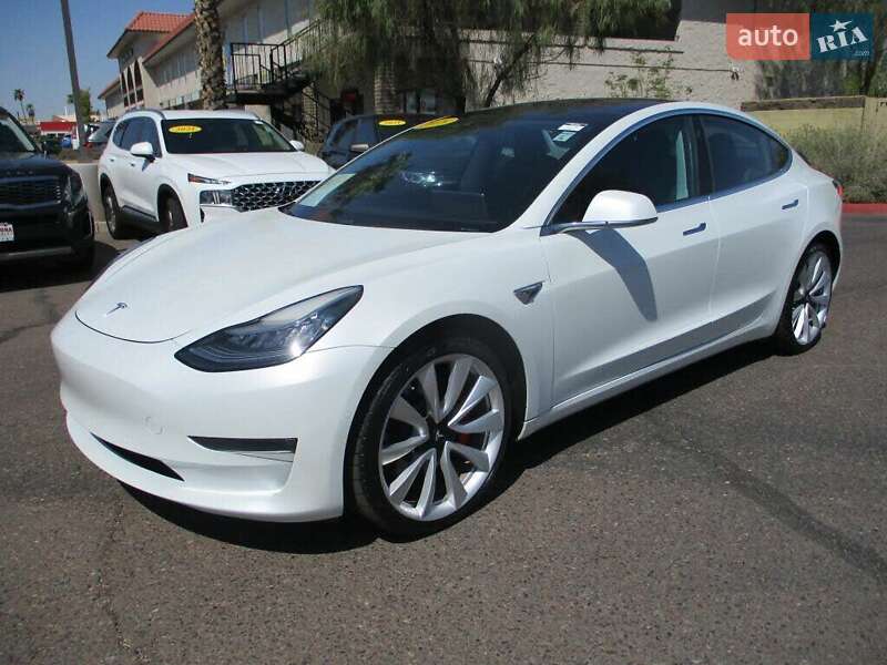 Седан Tesla Model 3 2018 в 