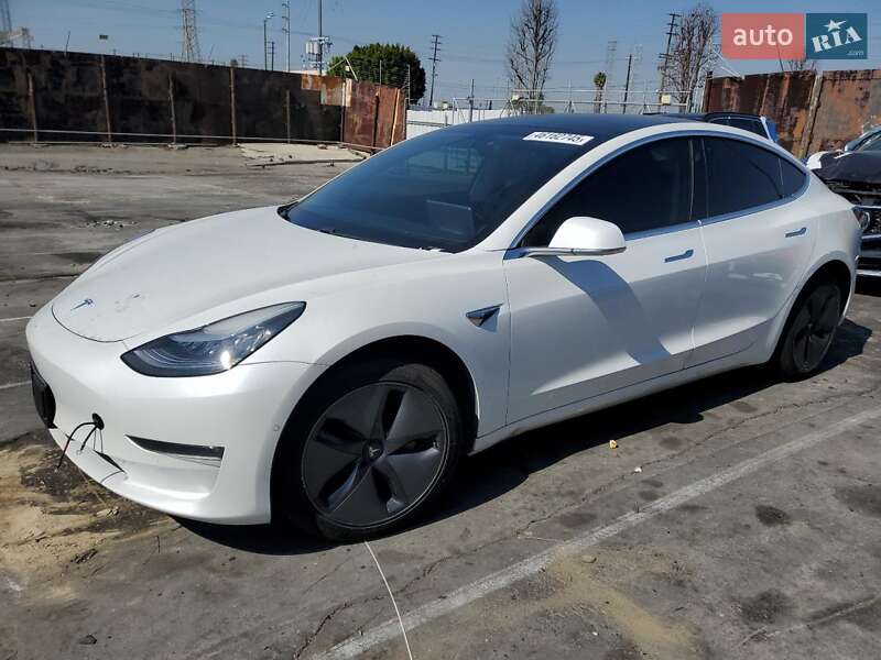 Седан Tesla Model 3 2020 в 