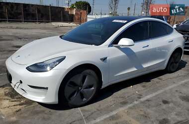 Седан Tesla Model 3 2020 в 