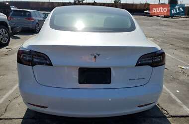 Седан Tesla Model 3 2020 в 