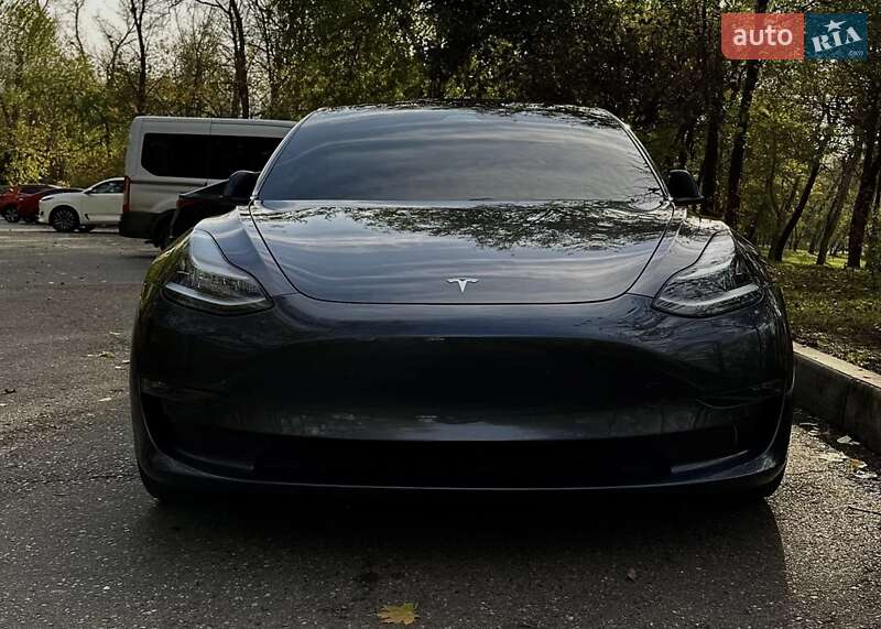 Седан Tesla Model 3 2023 в Вінниці