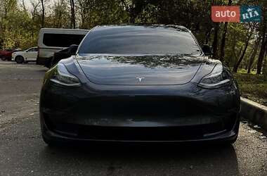 Седан Tesla Model 3 2023 в 