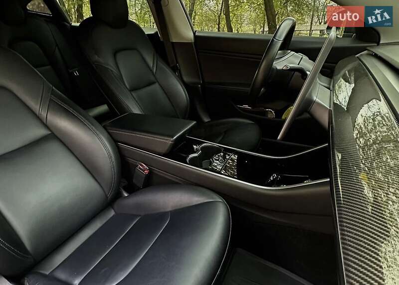 Седан Tesla Model 3 2023 в Вінниці
