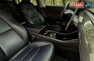 Седан Tesla Model 3 2023 в 