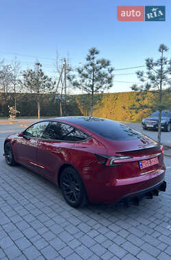 Седан Tesla Model 3 2024 в 