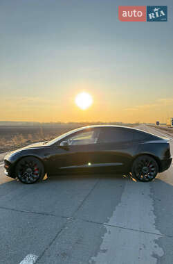 Седан Tesla Model 3 2023 в 