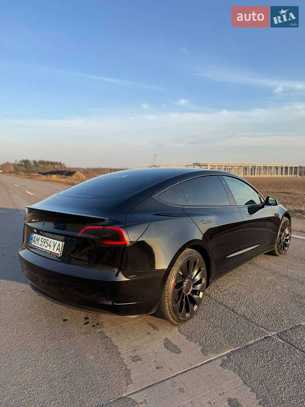 Седан Tesla Model 3 2023 в 