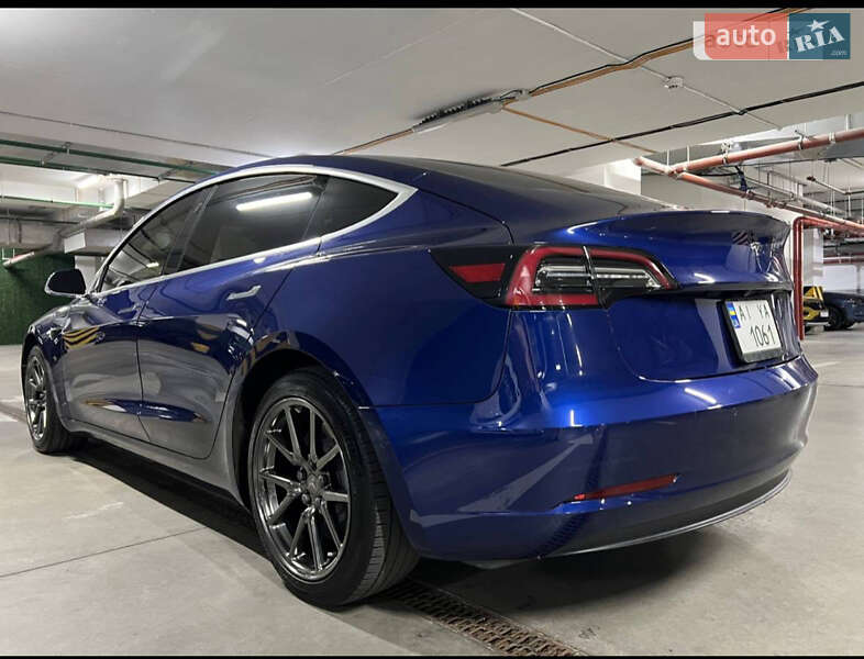 Седан Tesla Model 3 2020 в Шостці