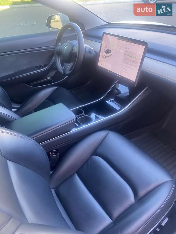 Седан Tesla Model 3 2020 в Кременчуге