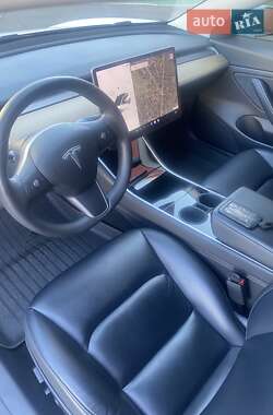 Седан Tesla Model 3 2020 в 