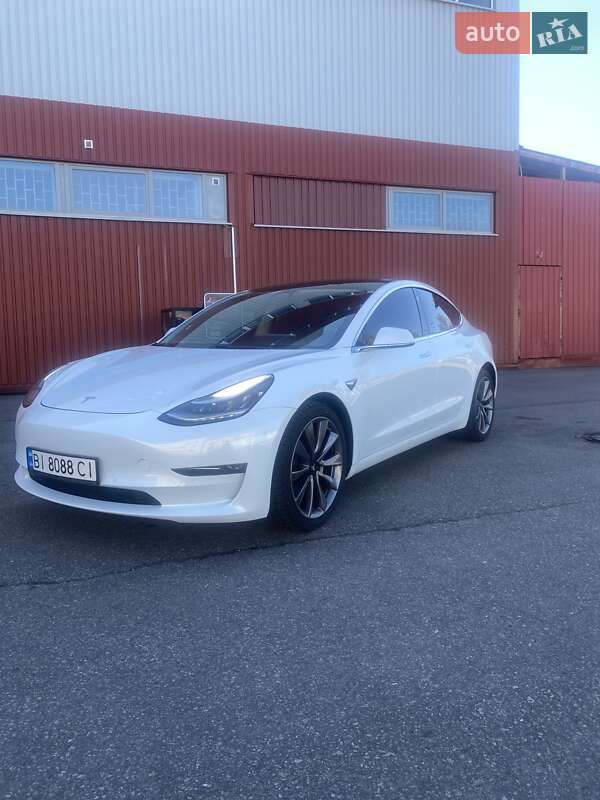 Седан Tesla Model 3 2020 в Кременчуге