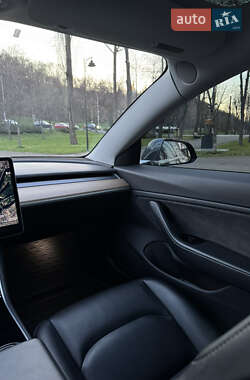 Седан Tesla Model 3 2018 в 