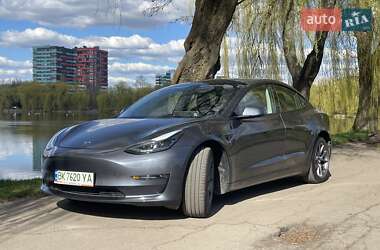 Седан Tesla Model 3 2022 в Ровно