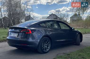Седан Tesla Model 3 2022 в 