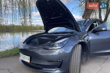 Седан Tesla Model 3 2022 в 