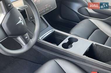 Седан Tesla Model 3 2022 в 