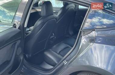 Седан Tesla Model 3 2022 в 