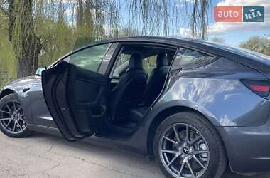 Седан Tesla Model 3 2022 в 
