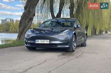Седан Tesla Model 3 2022 в Ровно