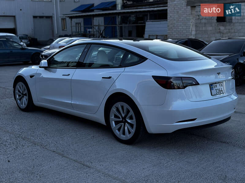 Седан Tesla Model 3 2023 в Житомирі