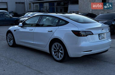 Седан Tesla Model 3 2023 в 