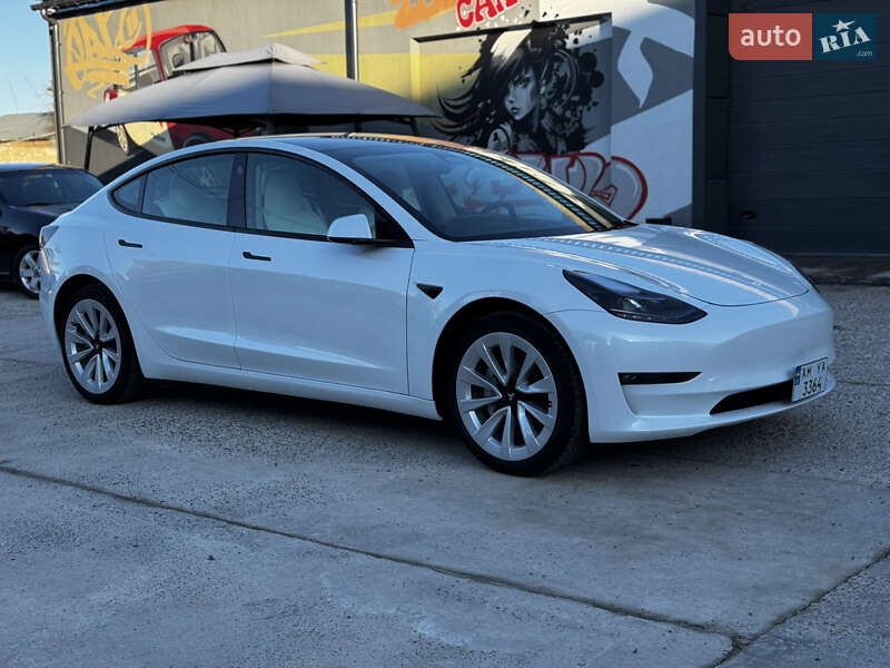 Tesla Model 3 2023
