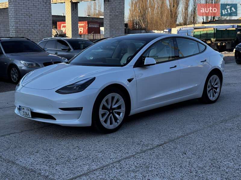 Седан Tesla Model 3 2023 в Житомире