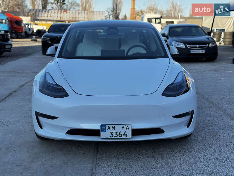 Седан Tesla Model 3 2023 в Житомире