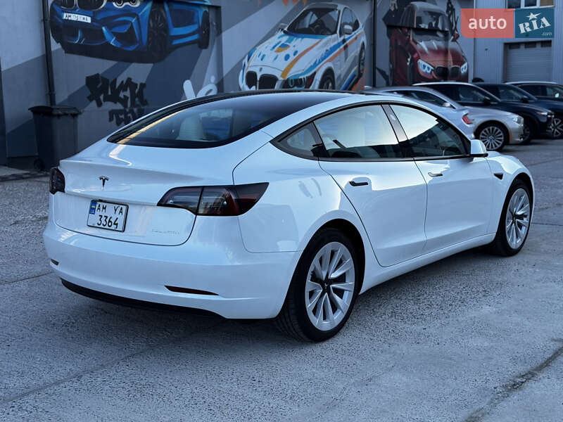Седан Tesla Model 3 2023 в Житомире