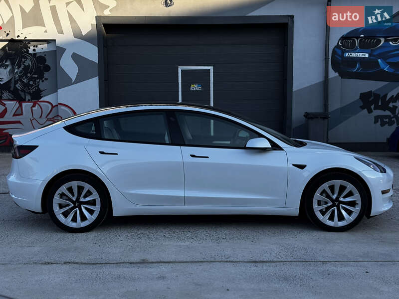 Седан Tesla Model 3 2023 в Житомире